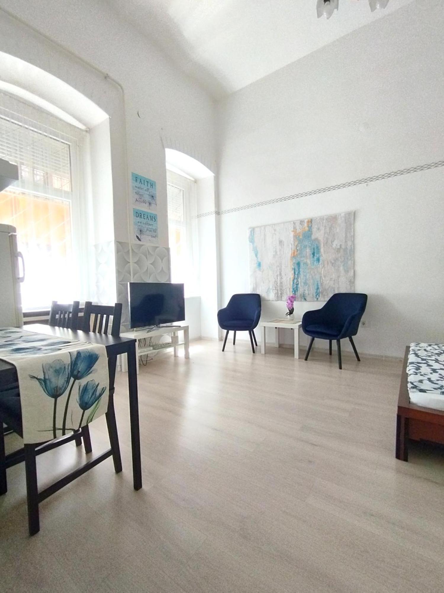 Free Parking Garage! Downtown Apartment Close To New York Cafe Budapeste Exterior foto